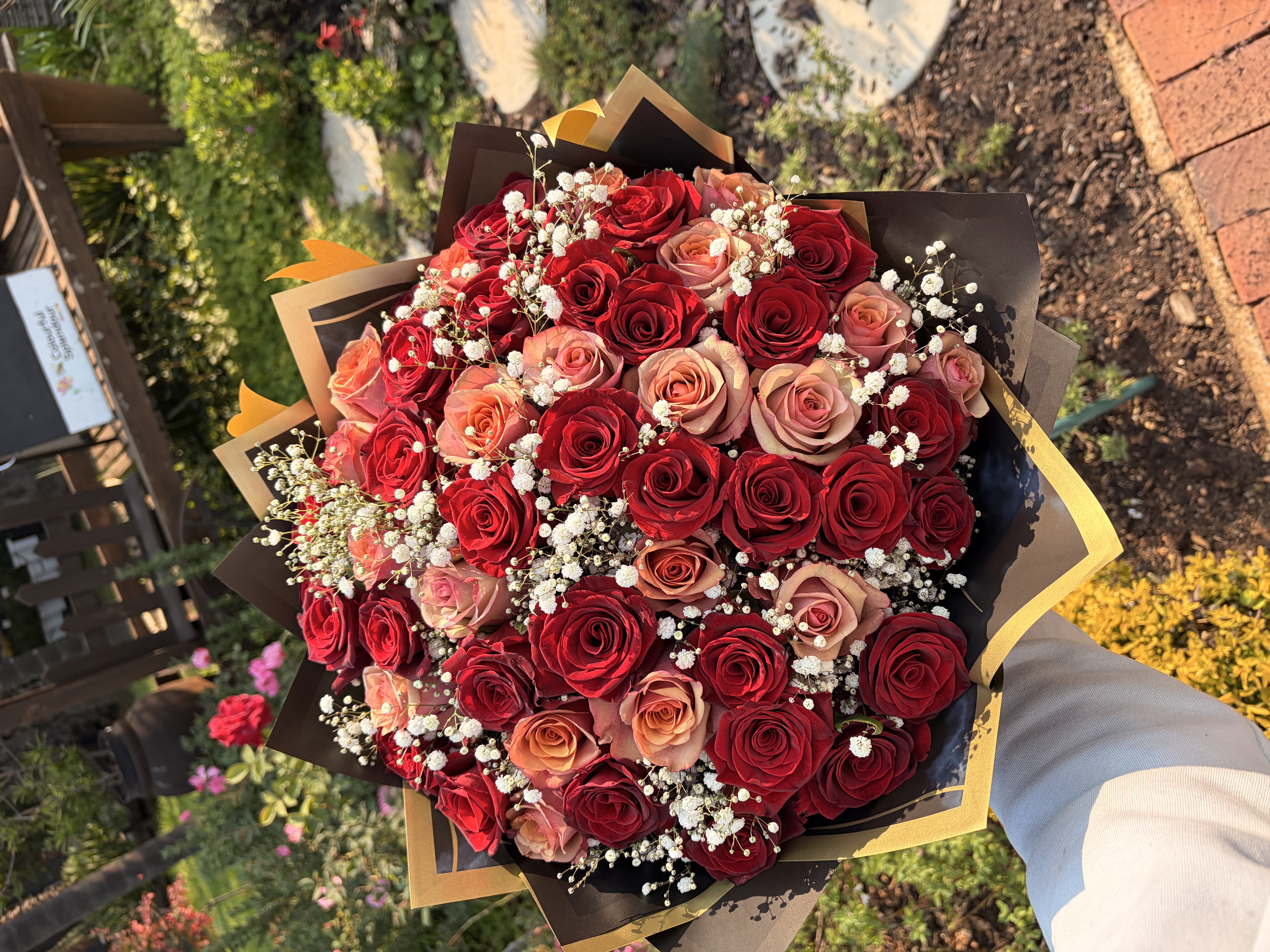 GF001_RedVintageRose_Gyp_PremiumBouquet